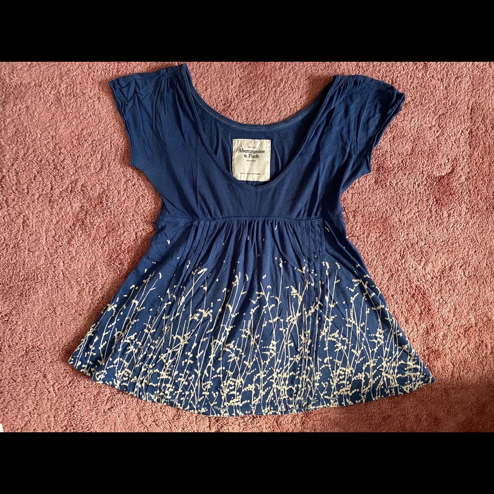 Abercrombie & Fitch Blue Floral Top - Size Small